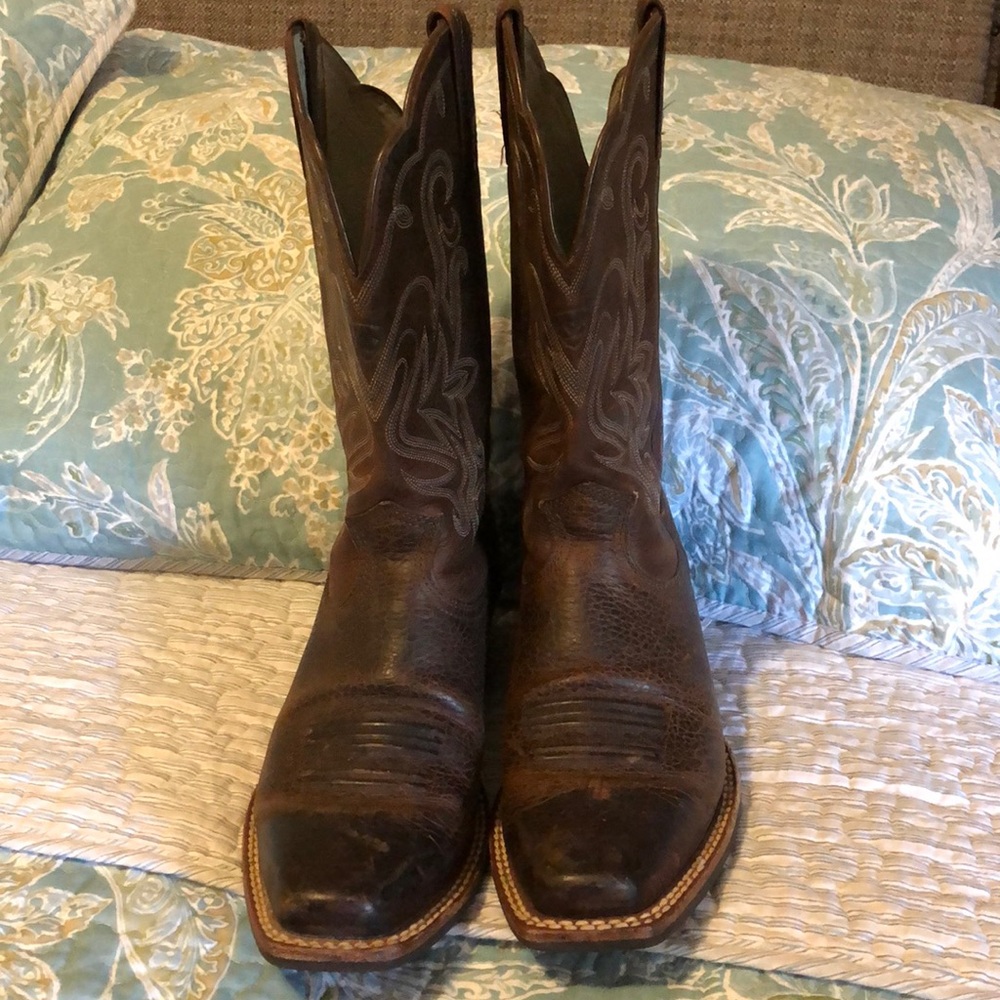 Women’s cowboy boots!